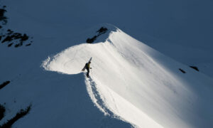 Join a guide on Mount Shasta and enjoy a day of shredding through powdery slopes and exploring the sharp ridge lines