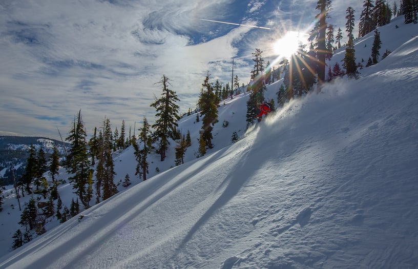 3 extreme skiers complete 1st descent of Cascade Mountain's east side