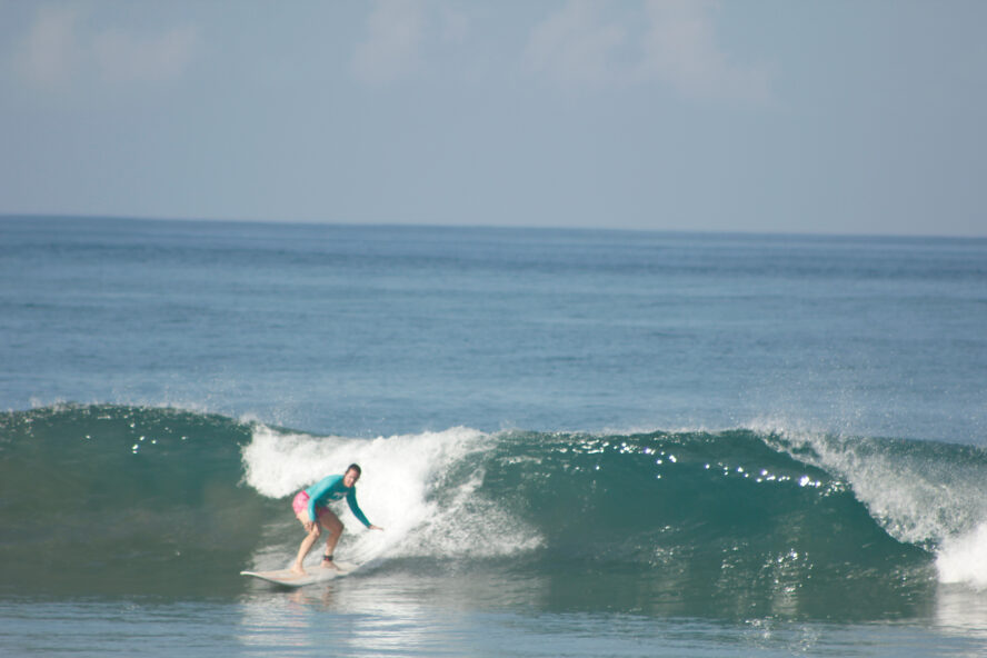 Tamarindo surfing