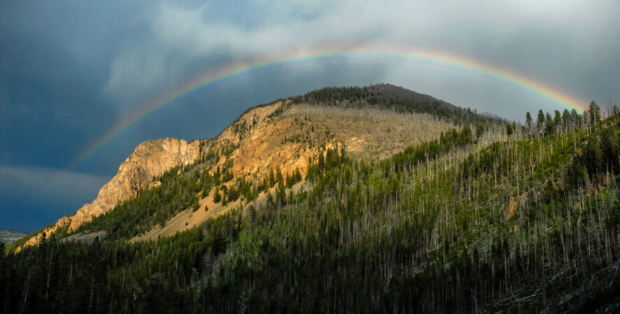 A rainbow above the Bunsen Peak.