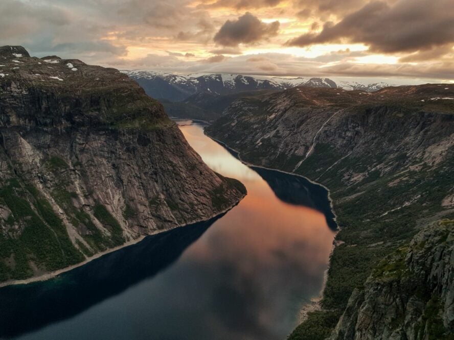 trolltunga hiking