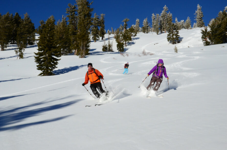 3 extreme skiers complete 1st descent of Cascade Mountain's east side