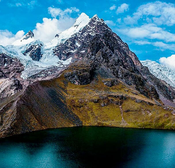 Hiking the Rainbow Mountain in Peru