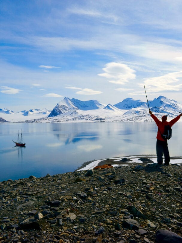 svalbard hike tour explore sail