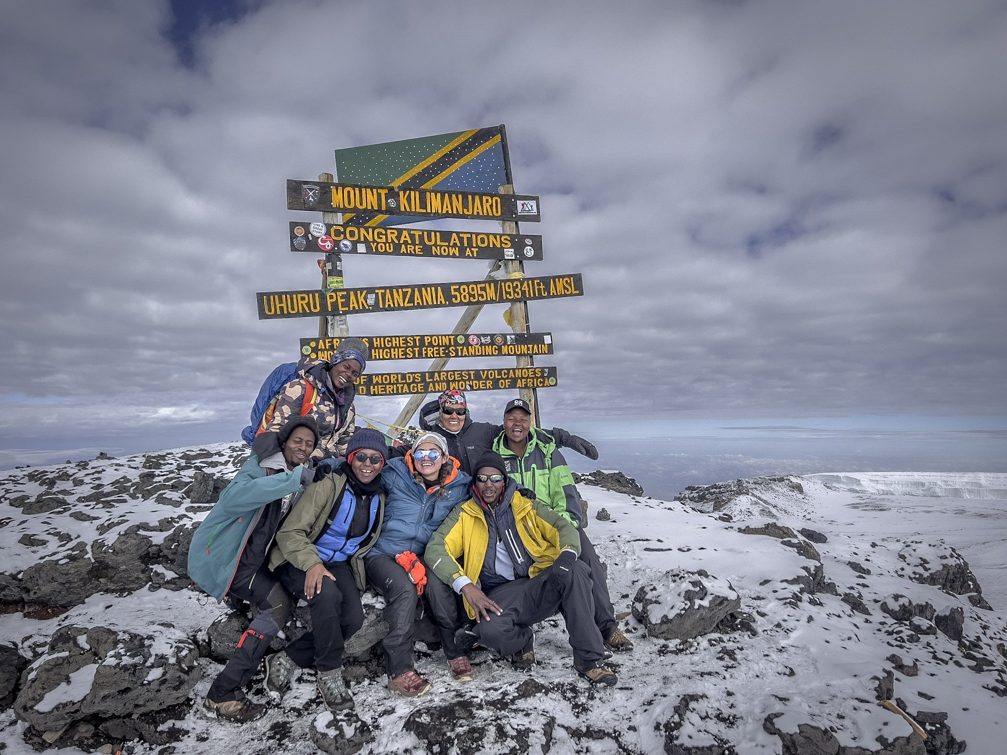 uhuru peak posing trekkers