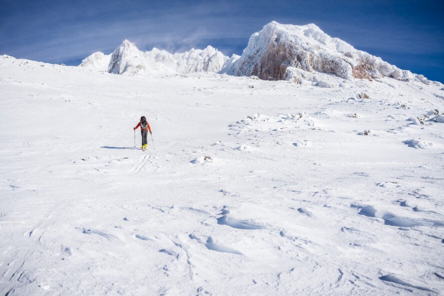 Heading towards the summit with the Devil’s Kitchen headwall, in the east crater, off in the distance. 