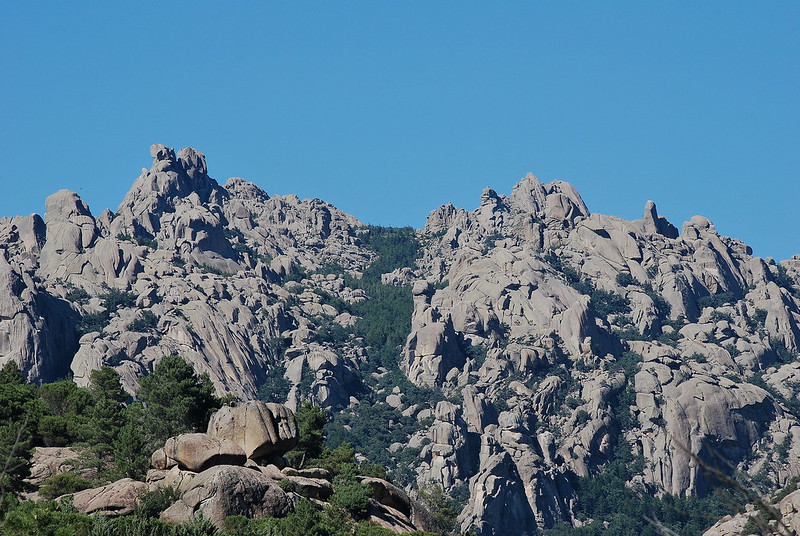A cliff overlooking La Pedriza.