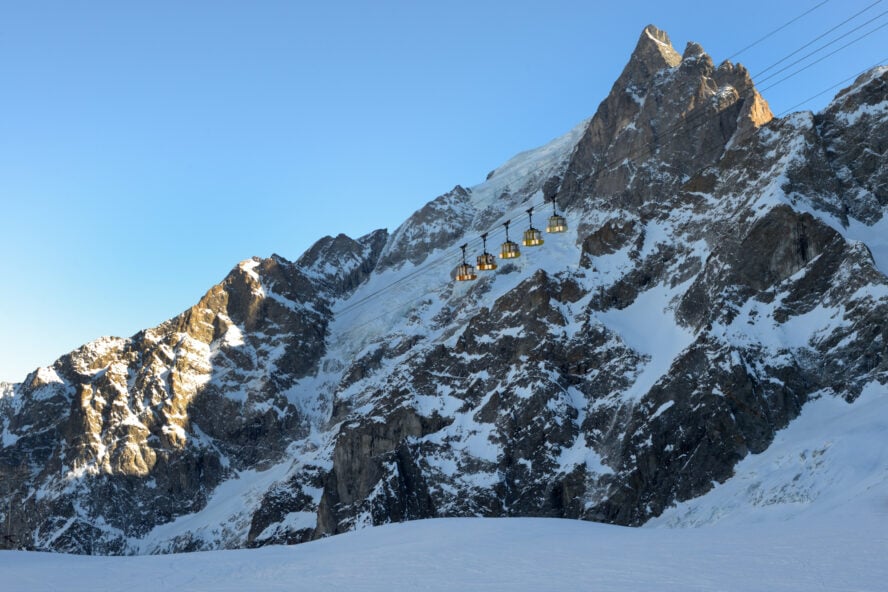 The legendary la Grave lift with ‘queen’ la Meije in the background