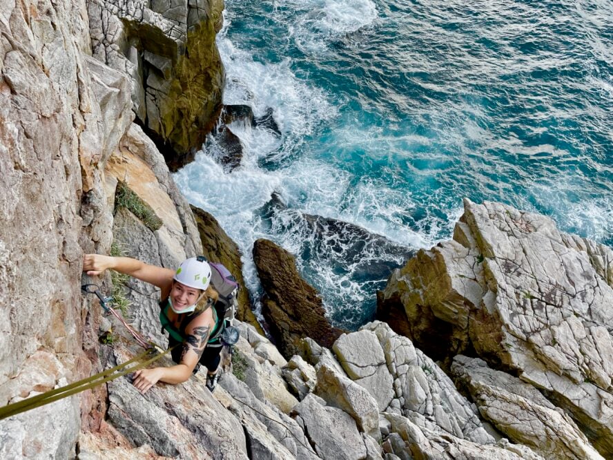 Climbing Long Dong (Dragon Caves) 