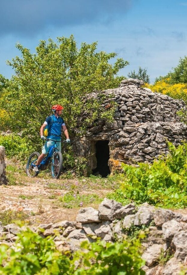 This MTB tour takes you through amazing historic sites in Dalmatia