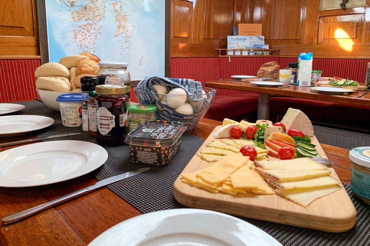 Meander boat meal