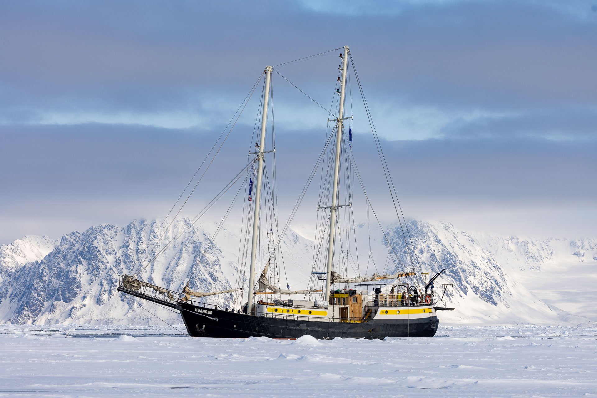 Meander boat Svalbard