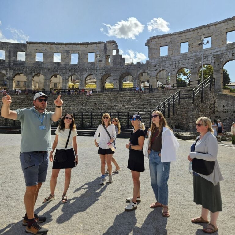 pula sightseeing