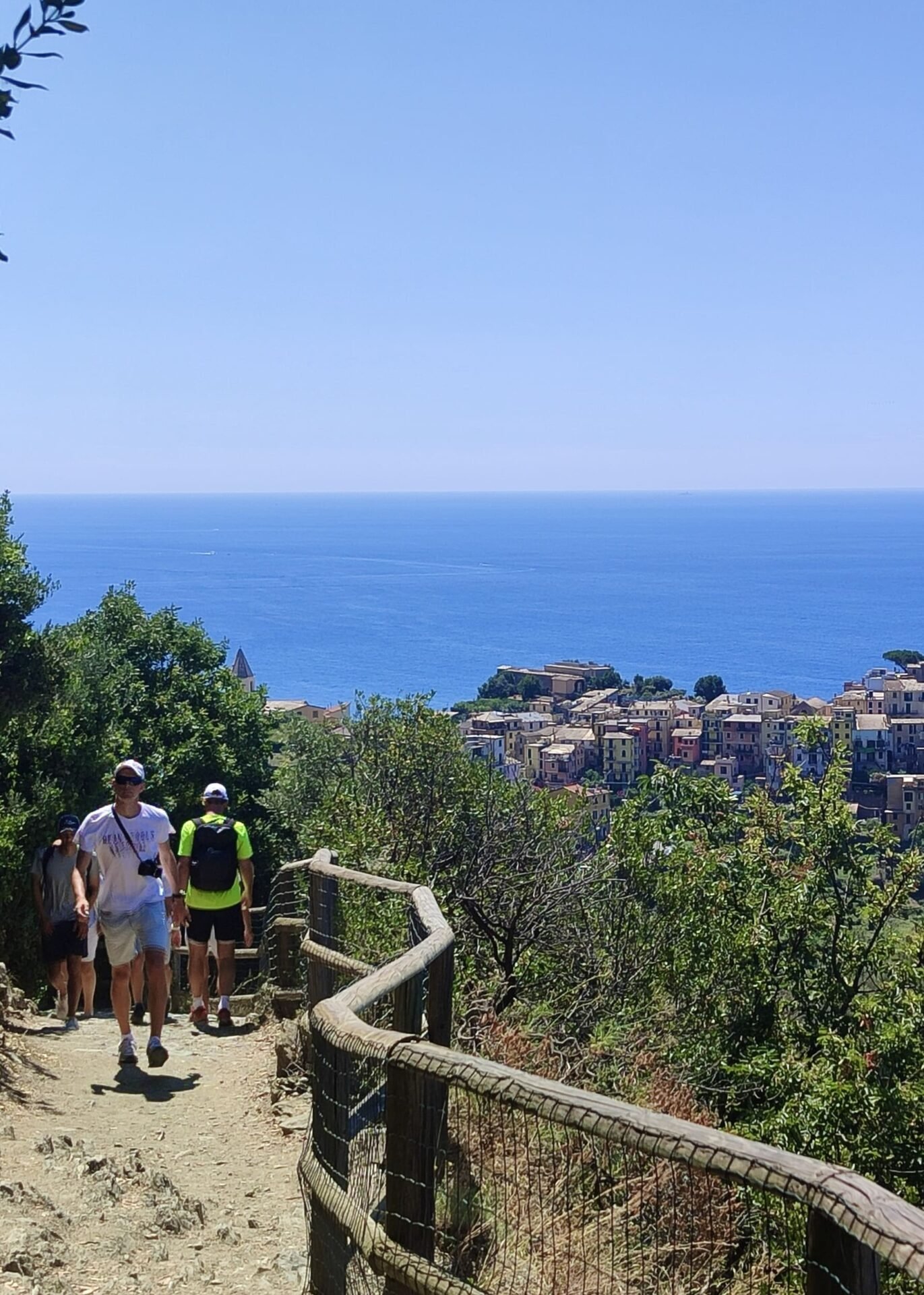 hiking above cinque terre
