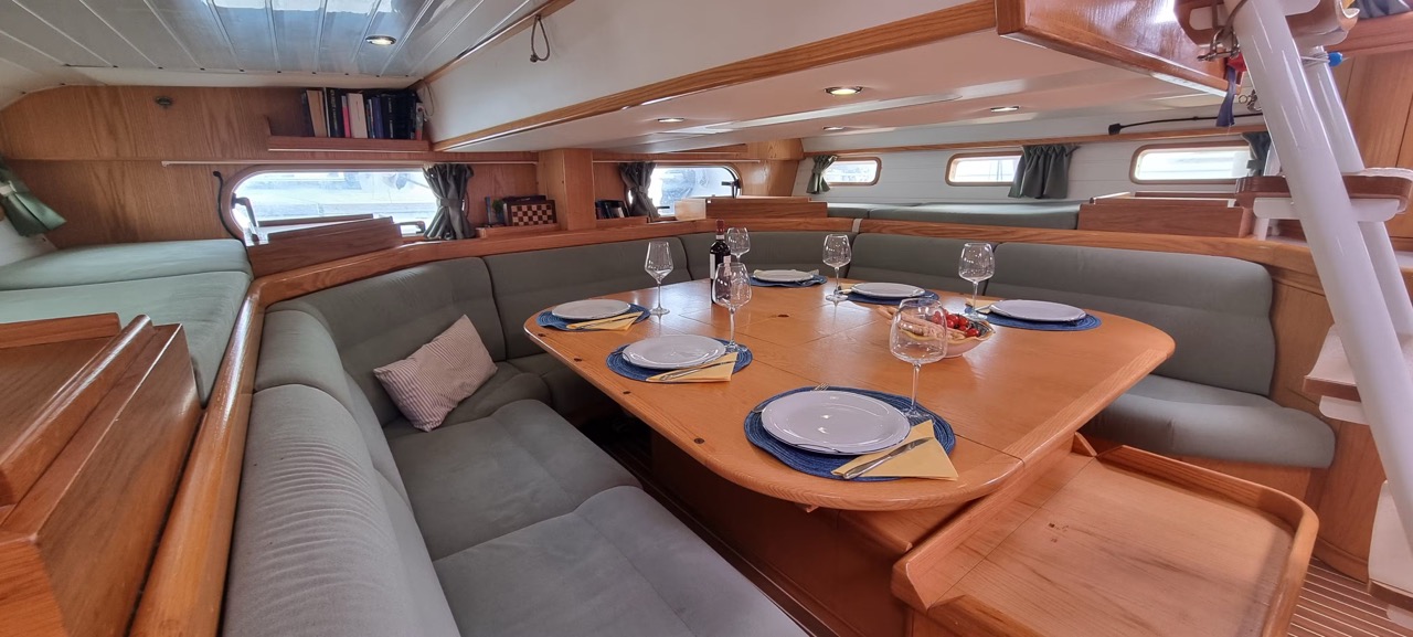 Keraban boat interior