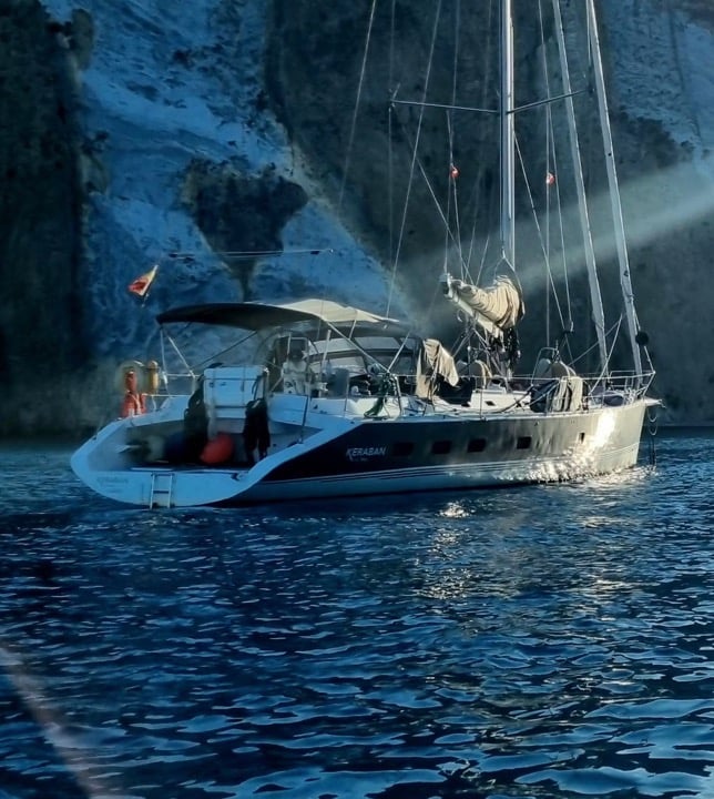 Keraban boat sailing vertical