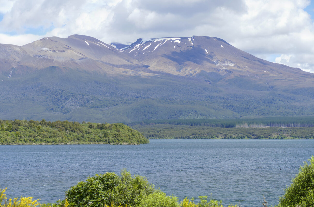 Lake Rotopounamu in Tongariro NP