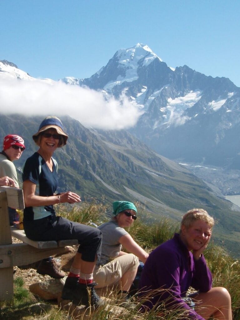 hiking new zealand friends