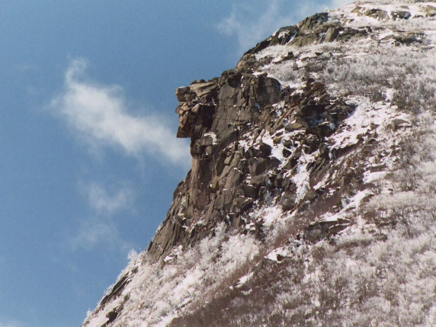 The Old Man of the Mountain in full relief, before it collapsed. 