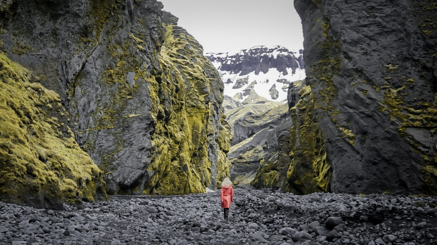 A hiker walking through the Stakkholtsgja canyon