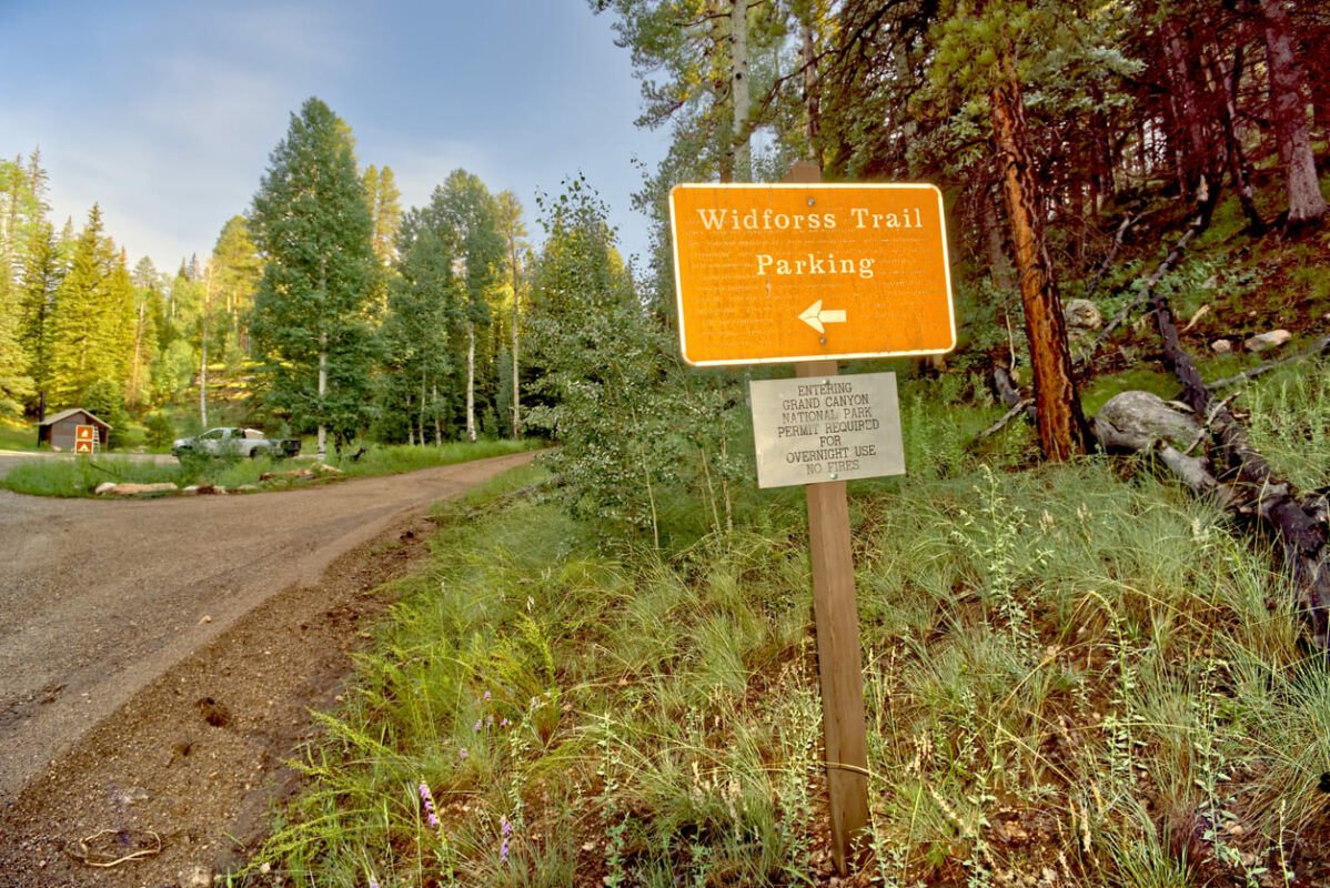 The Widforss Trail parking lot marks the start of this beginner-friendly trail
