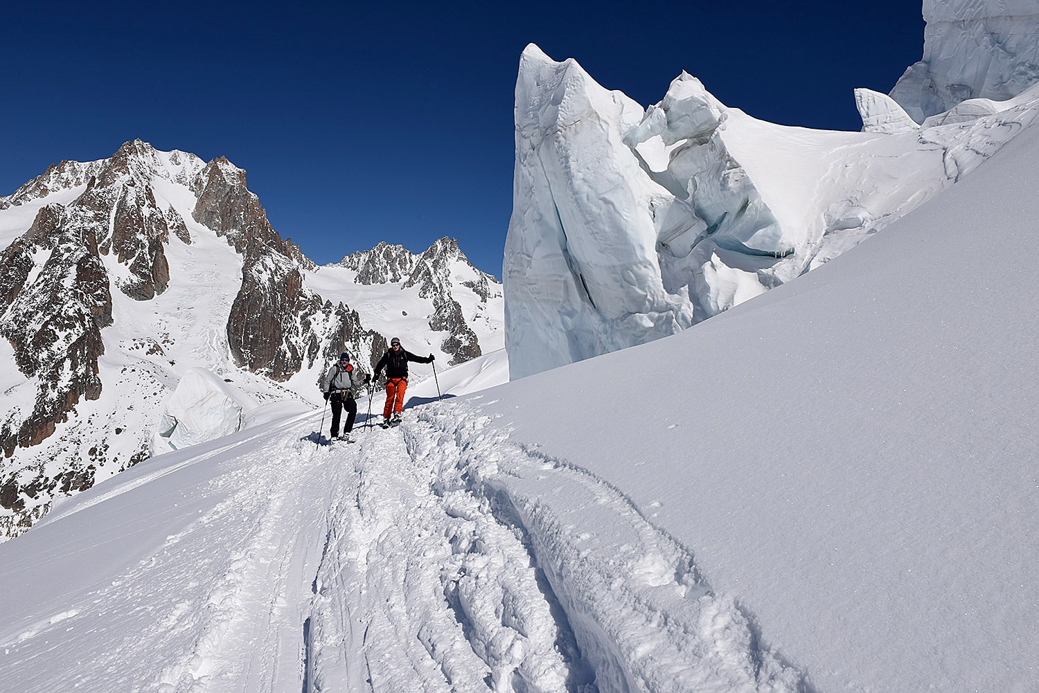 Two skiers posing for a photo in Mer de Glace