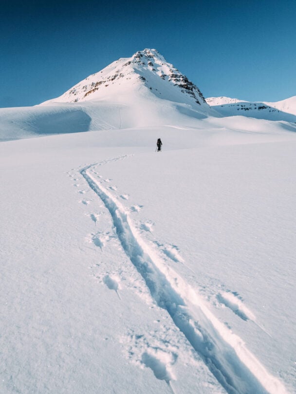 team hikers winter iceland