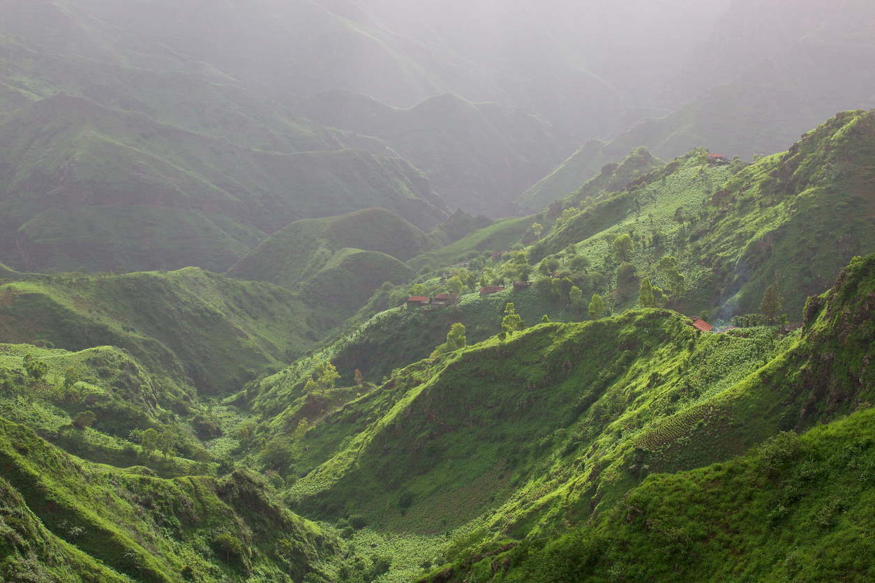 Santiago, one of nine inhabited islands comprising the West African nation of Cape Verde, is the biggest island of the archipelago. In the Serra Malagueta (Malagueta mountain) the green dominates in the landscape. The number of rainy days per year is high and there is water and vegetation anywhere!