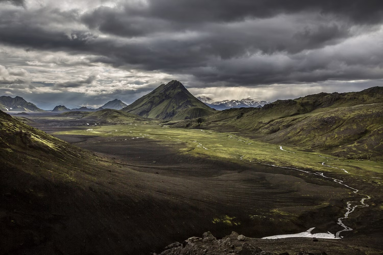 Unreal landscapes on volcanic trails