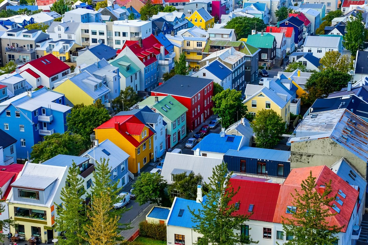 Bird’s-eye view of the streets of Reykjavik with colorful houses.