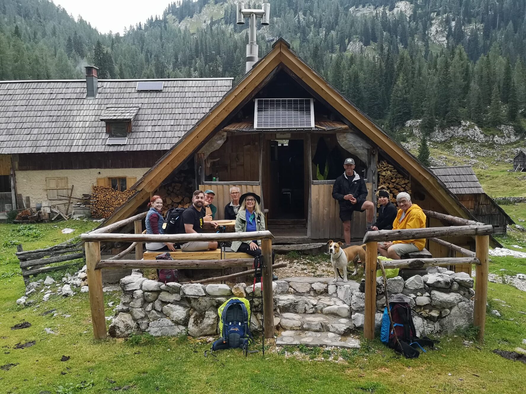 Hikers in front of a cottage