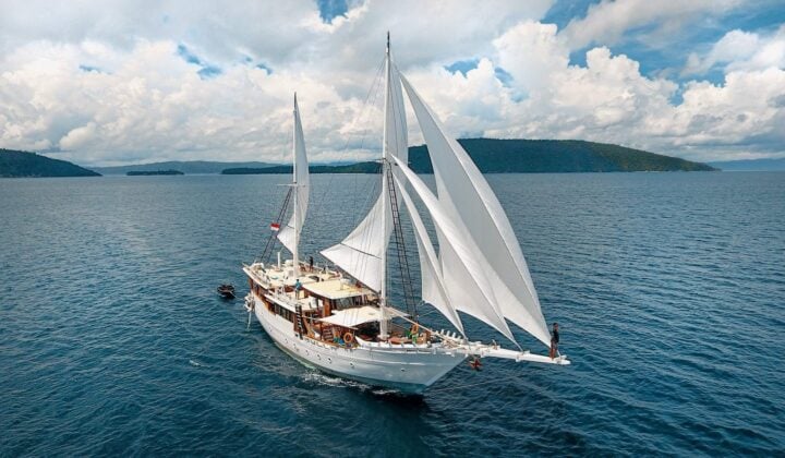 Teman boat shot from above