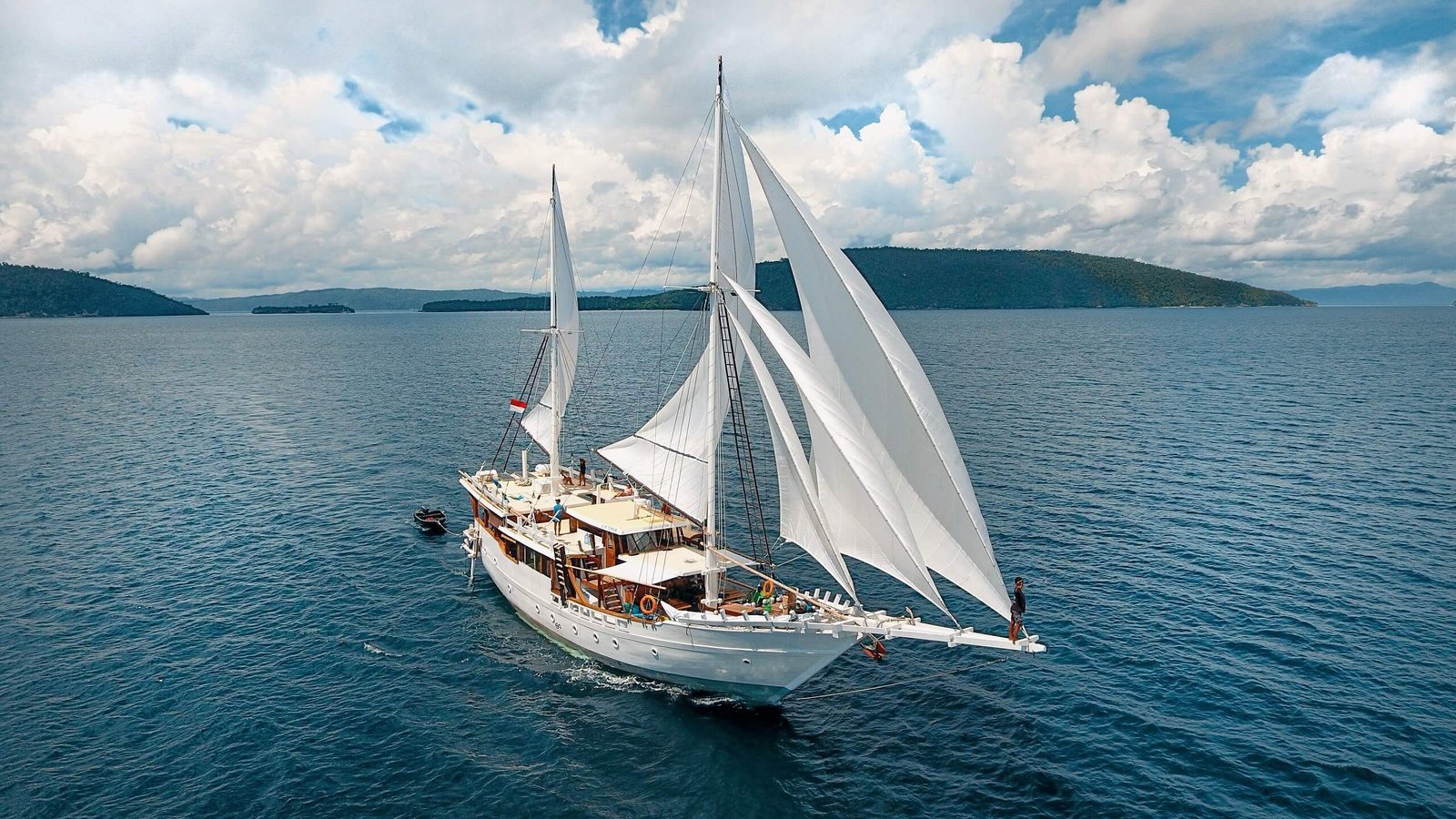 Teman boat shot from above