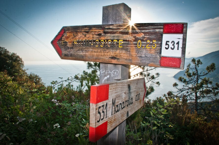 Signpost showing directions and distance to Riomaggiore and Manarola.