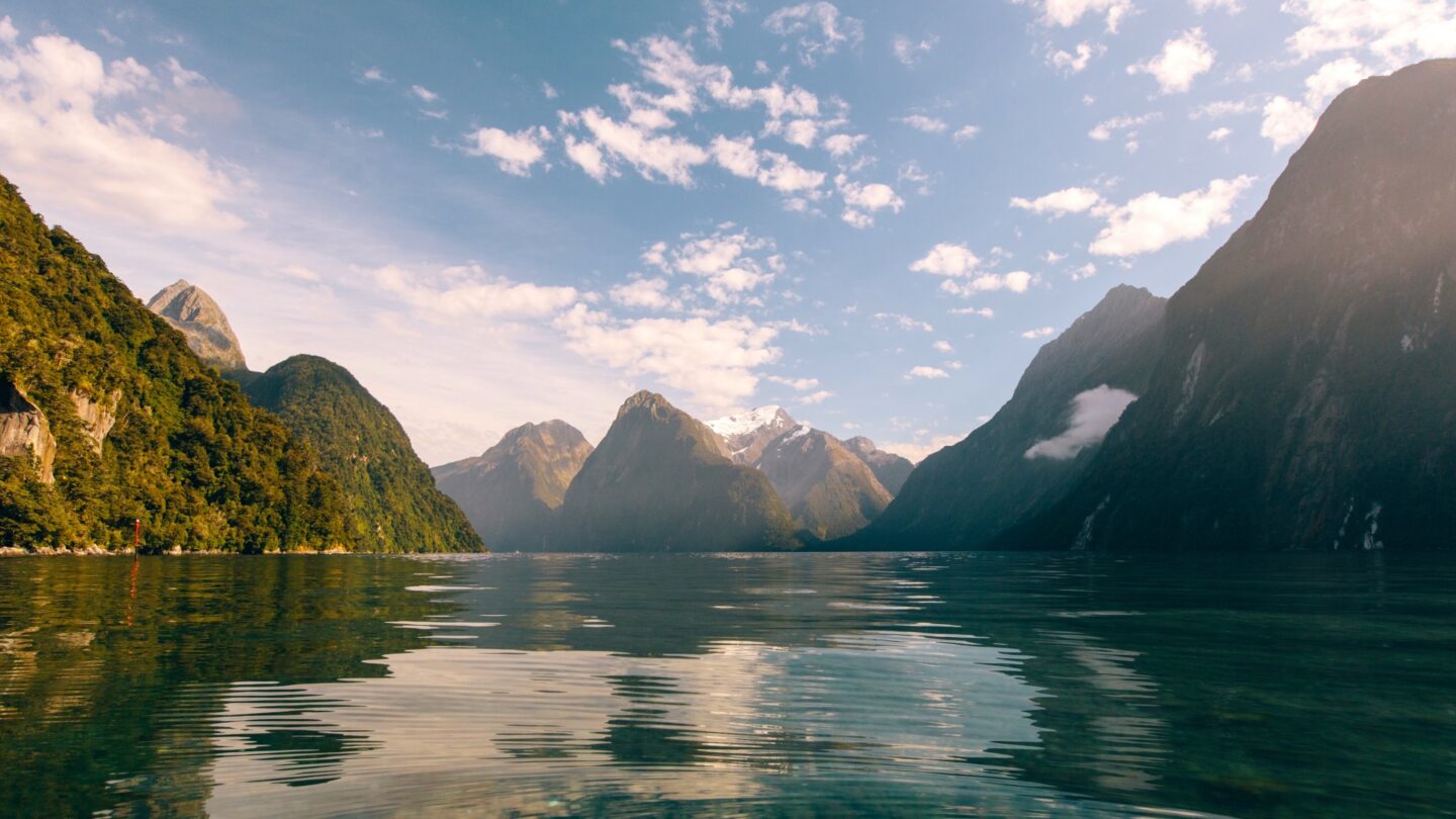 A beautiful view of a lake in New Zealand
