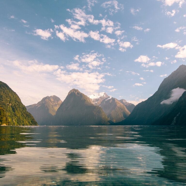 A beautiful view of a lake in New Zealand