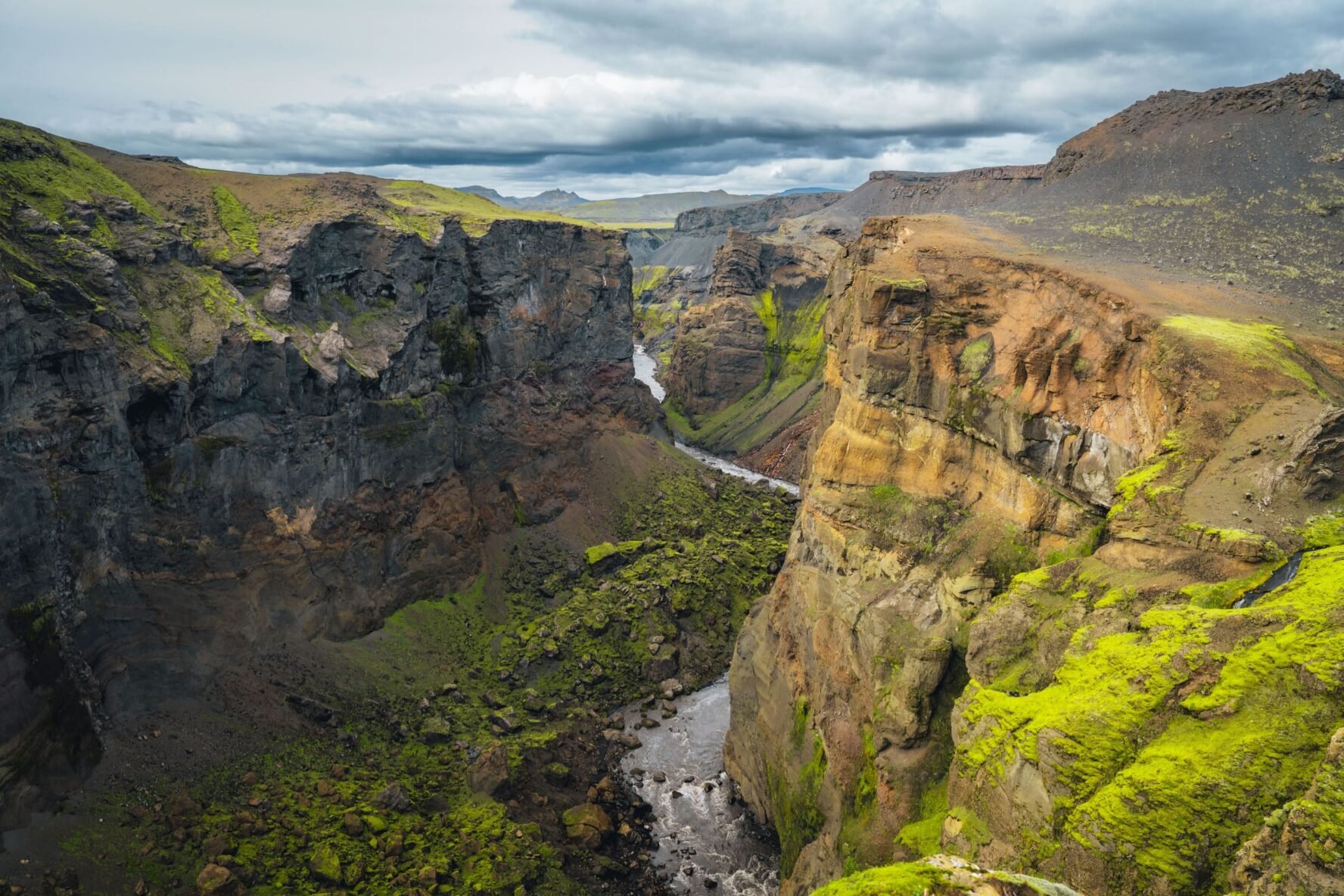 laugavegur trail canyon
