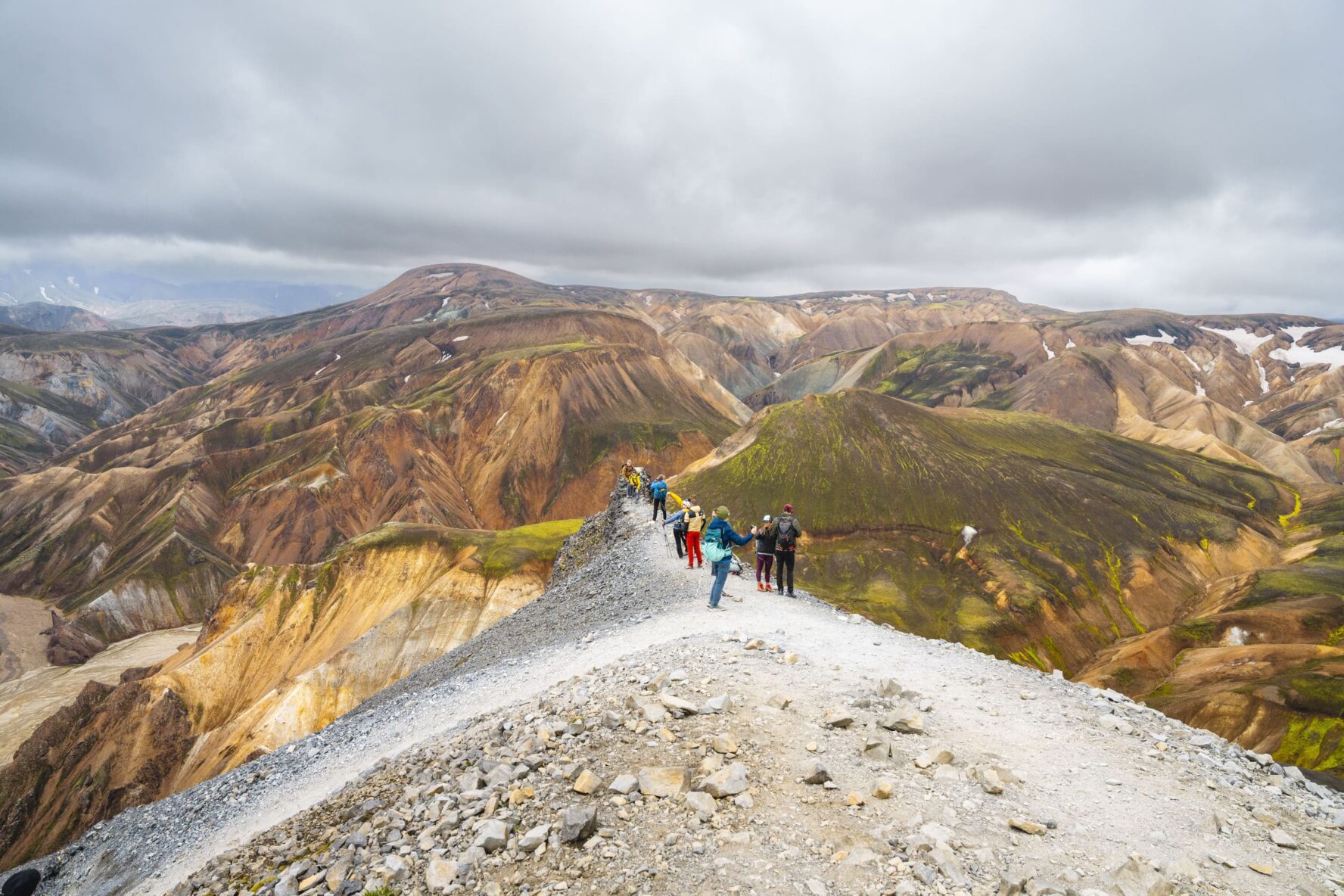 laugavegur trail group hikers