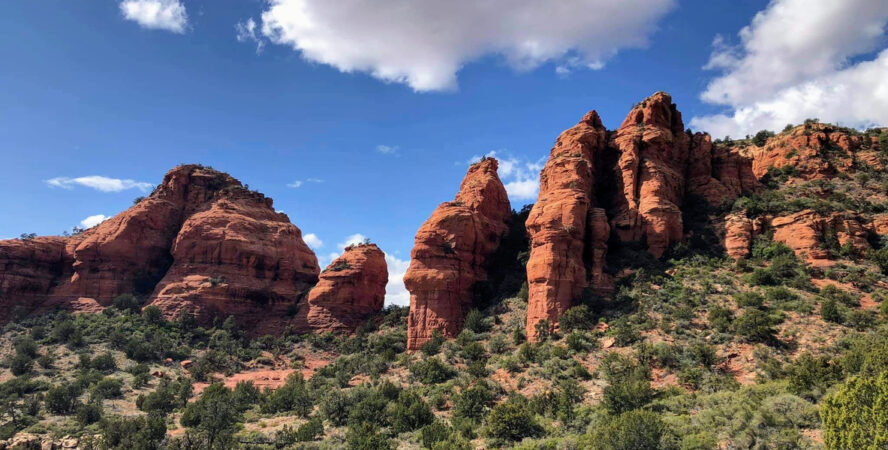 Red rock formations on the Bear Mountain Trail.