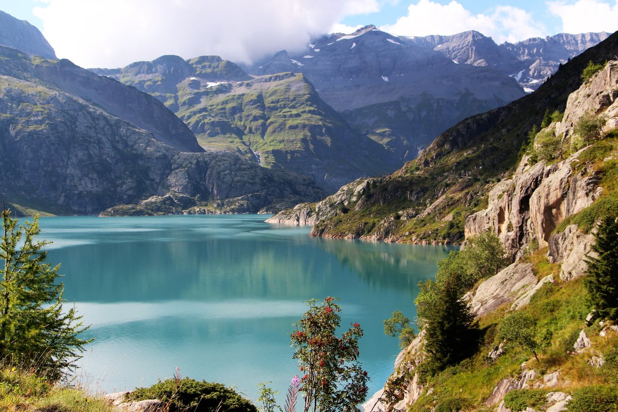 Emosson dam and lake