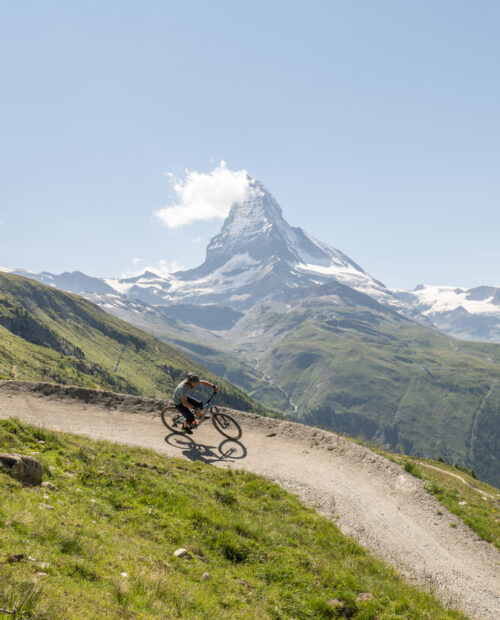 All-inclusive e-MTB trip along the Haute Route.