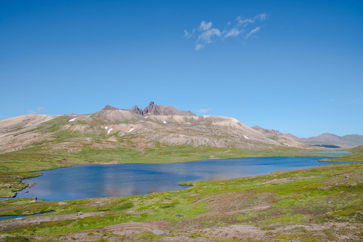Gaesavatn lake and the mountains