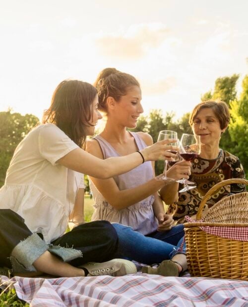 Guided women wine walking tour in Sicily