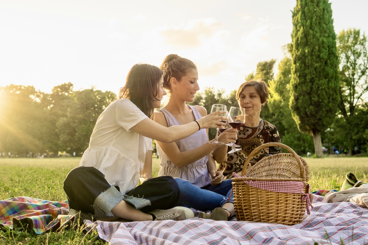 Guided women wine walking tour in Sicily