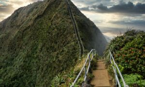 Stairway to Heaven Trail (Haiku Stairs) in Hawaii