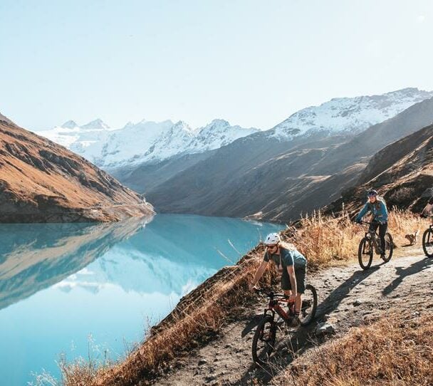 All-inclusive e-MTB trip along the Haute Route.