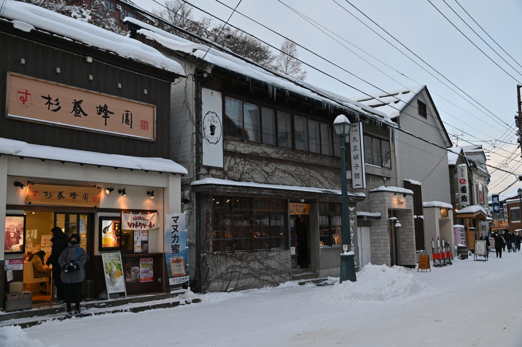 A snow street of restaurants in Otaru.