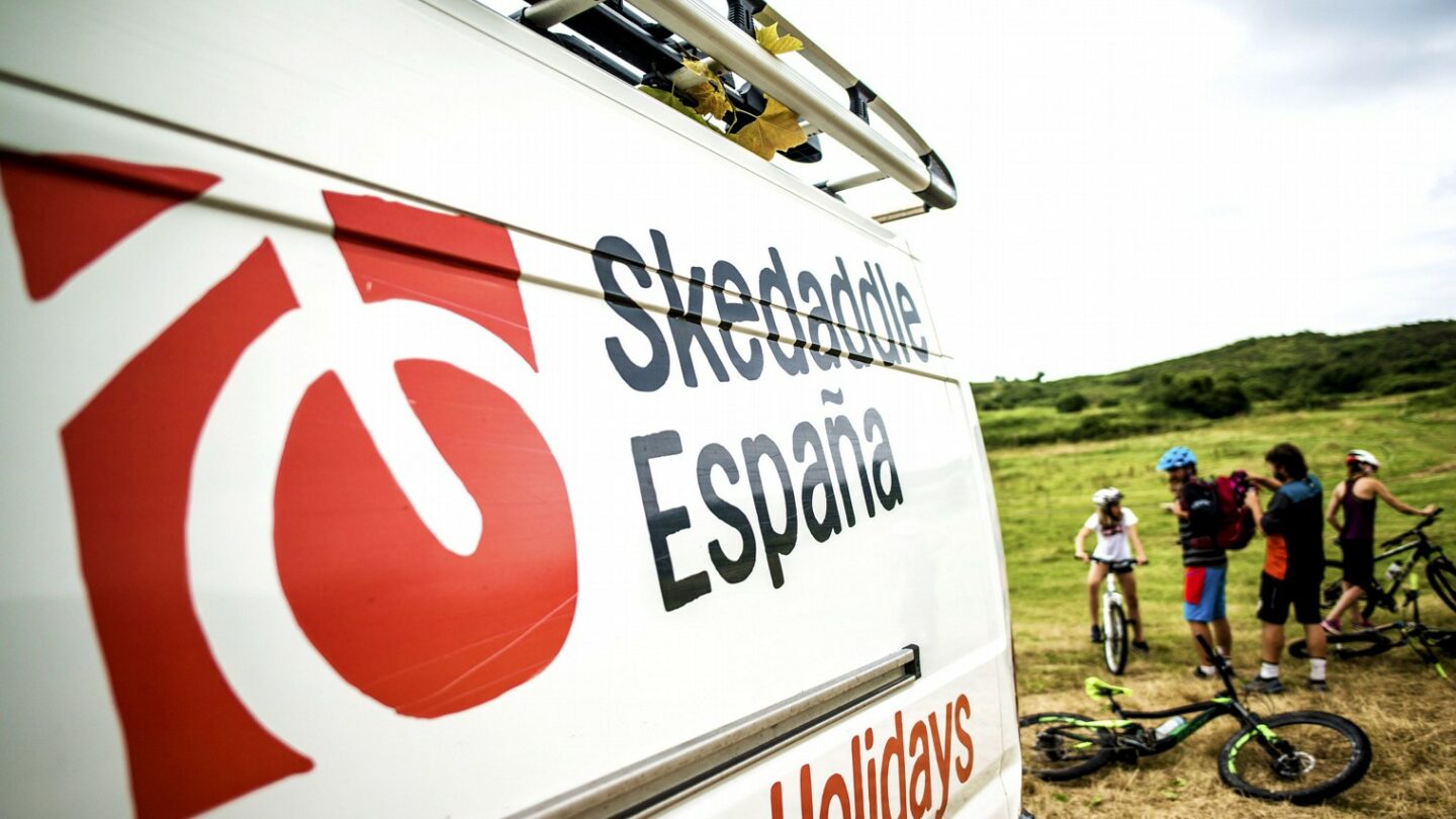Support vehicle on the Camino