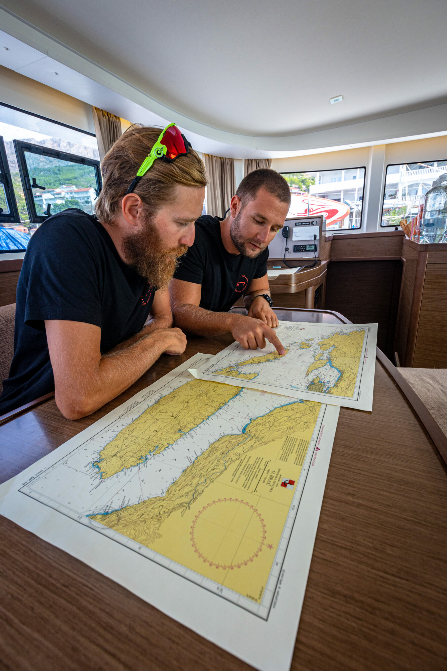 Guide discussing the route