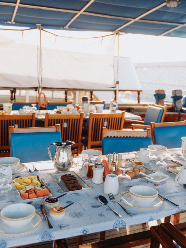 Guided sailing and cycling in the Cyclades and Saronic islands